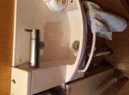 トイレ手洗い蛇口水漏れのイメージ